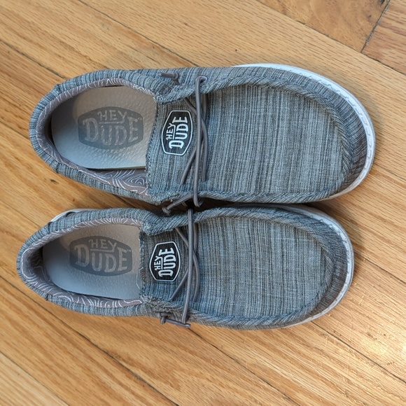 Hey Dude Slip Ons Size2 - Picture 1 of 5